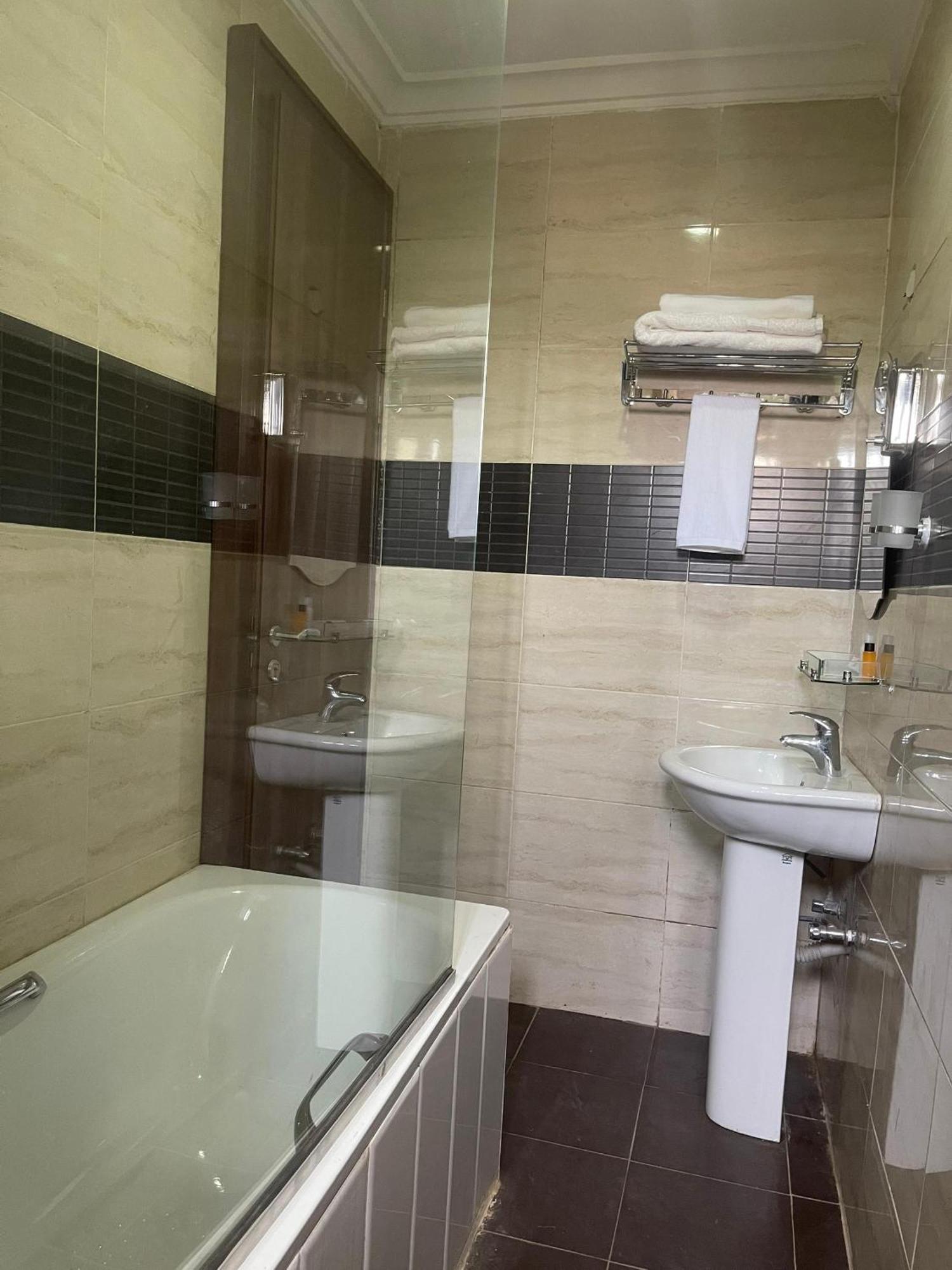 Aa Hotel And Suites Abuja Dış mekan fotoğraf